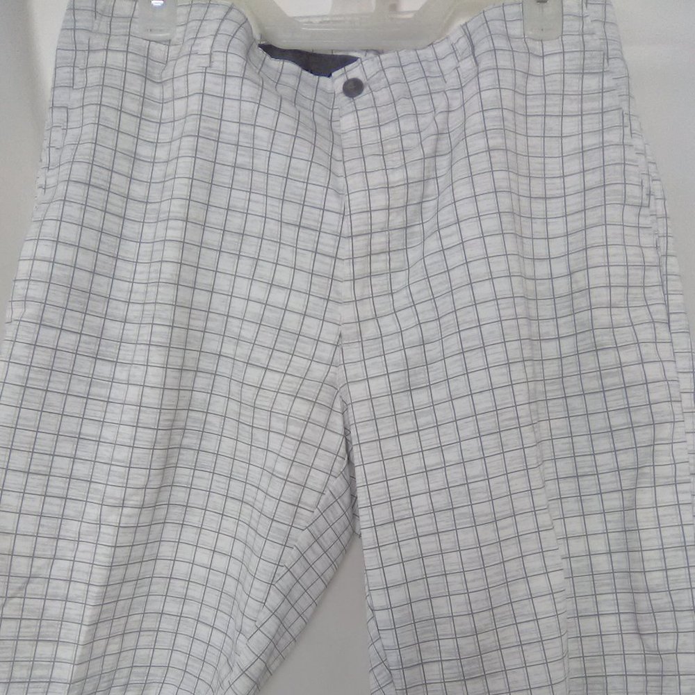 Nicklaus Men's Shorts Color White/Gray Plaid Size 34